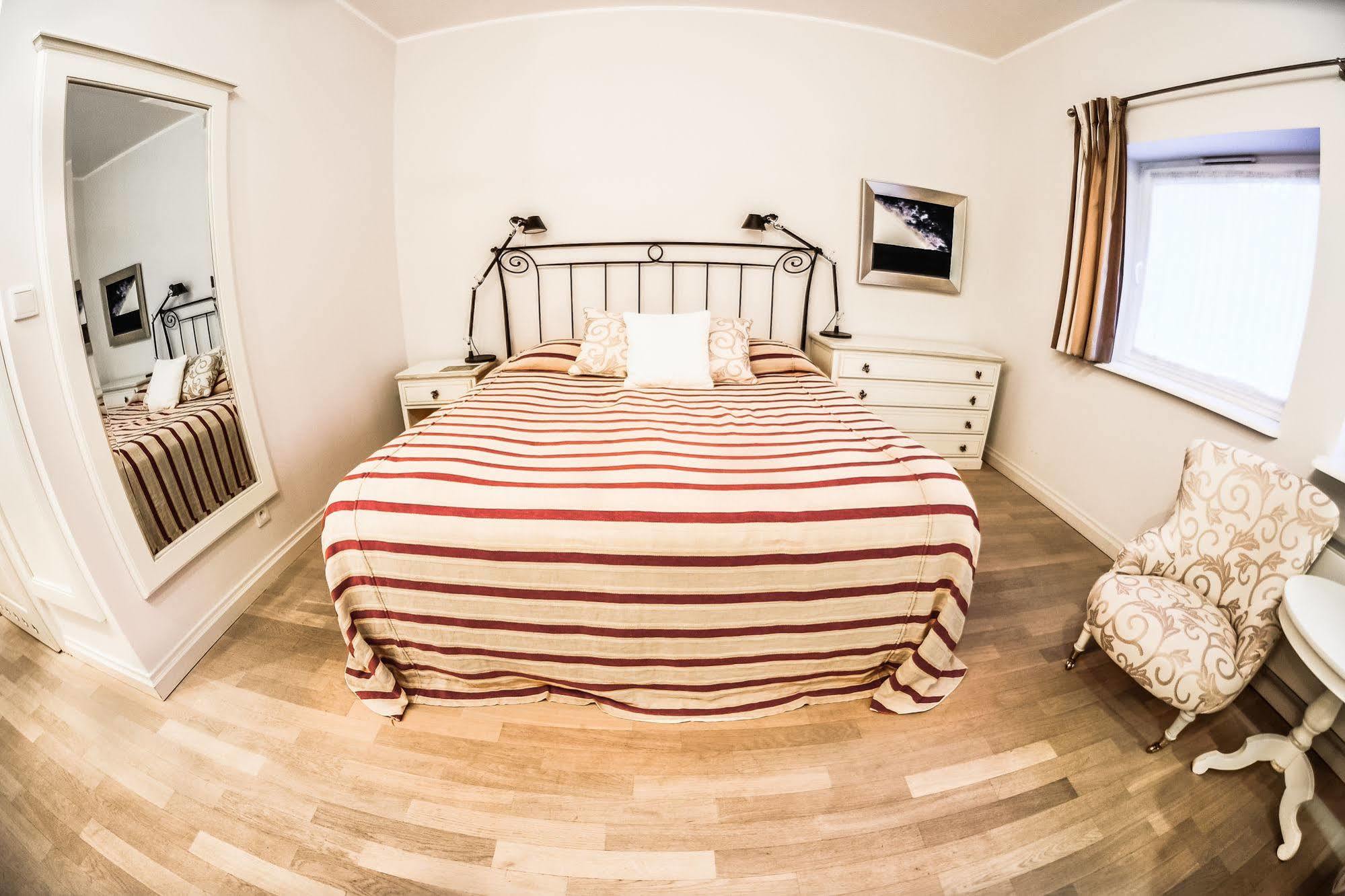 Oliwska Dolina Bed & Breakfast Gdansk Luaran gambar